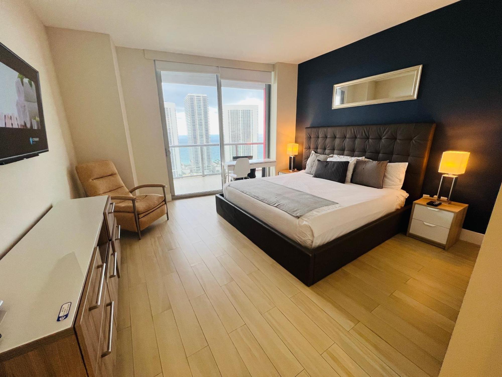 Mvr Apartments At Beachwalk Resort Hallandale Beach Eksteriør billede