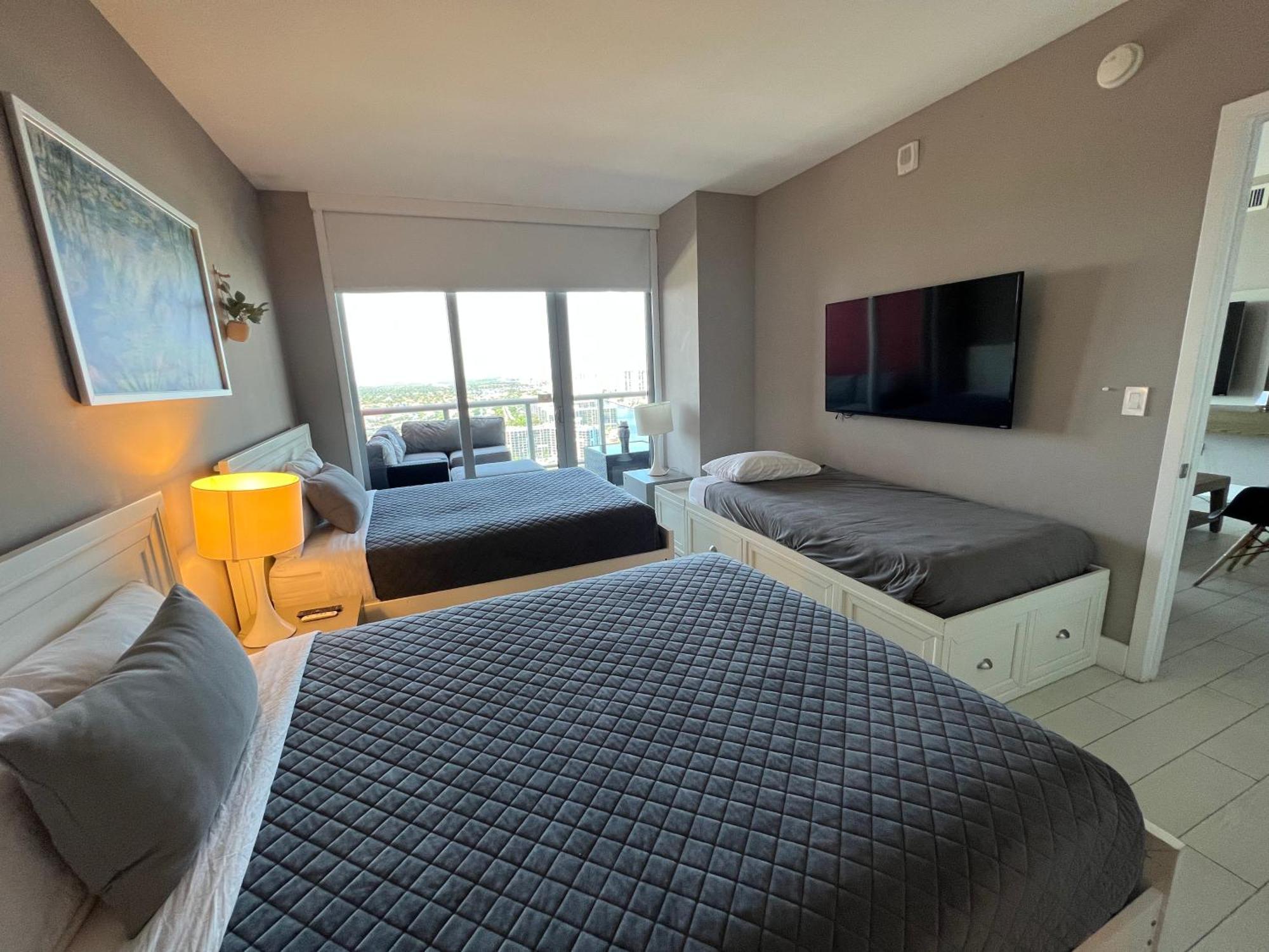 Mvr Apartments At Beachwalk Resort Hallandale Beach Eksteriør billede