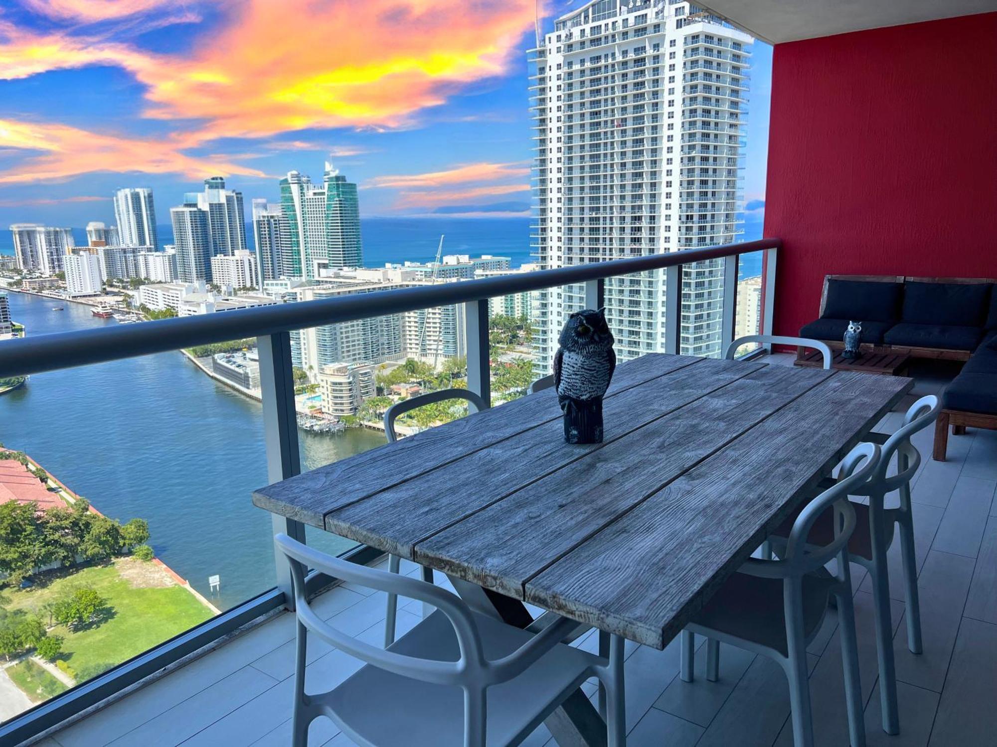 Mvr Apartments At Beachwalk Resort Hallandale Beach Eksteriør billede