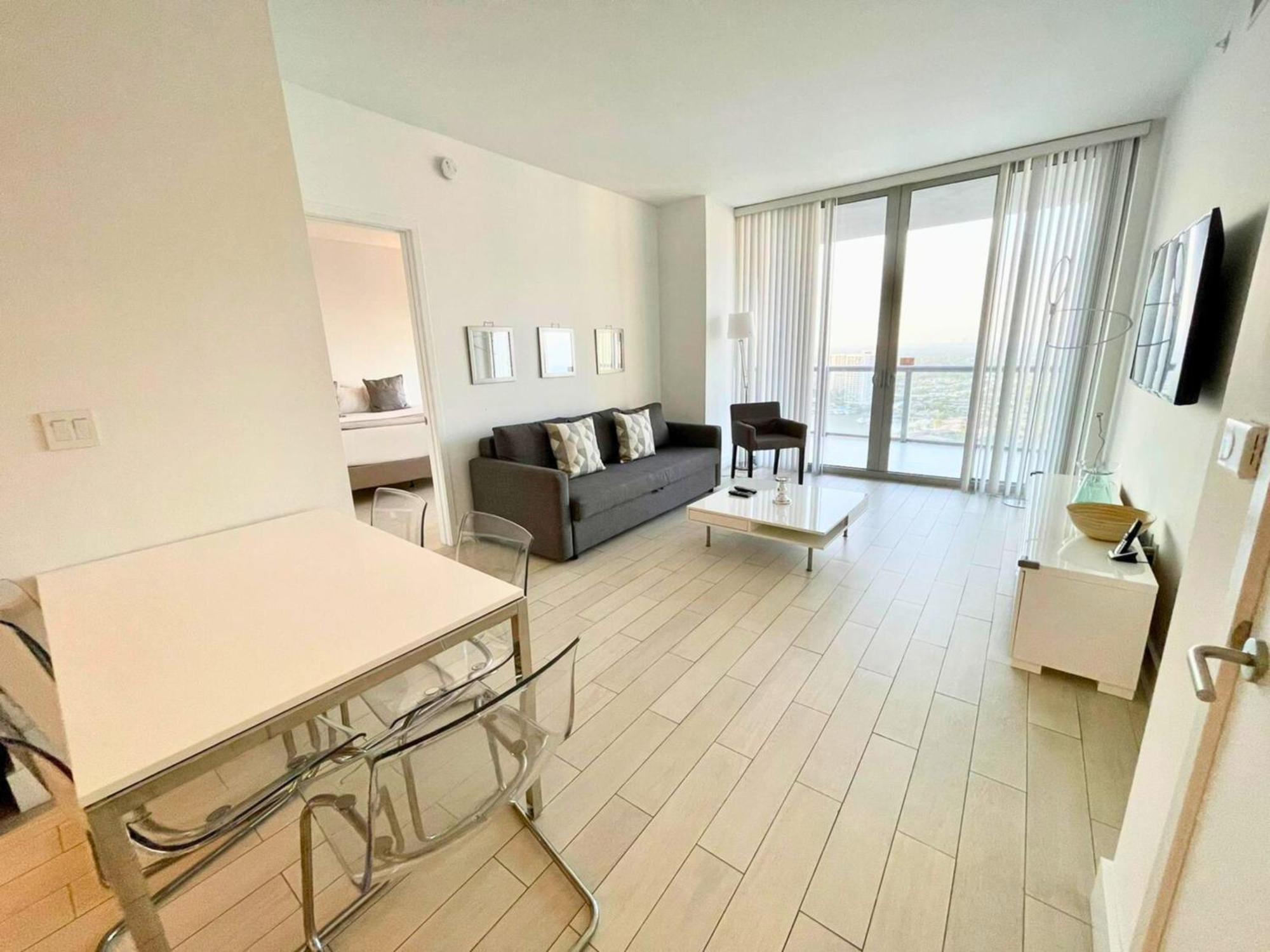 Mvr Apartments At Beachwalk Resort Hallandale Beach Eksteriør billede