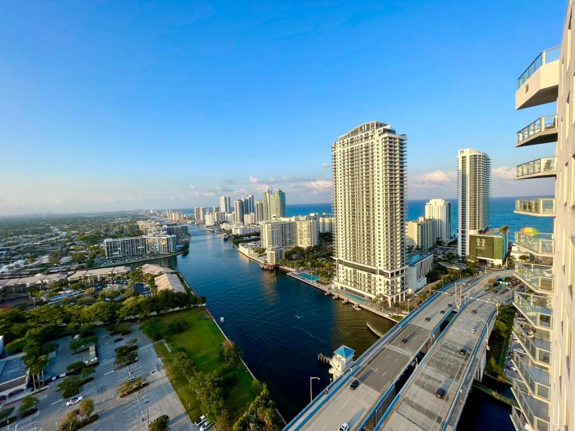 Mvr Apartments At Beachwalk Resort Hallandale Beach Eksteriør billede