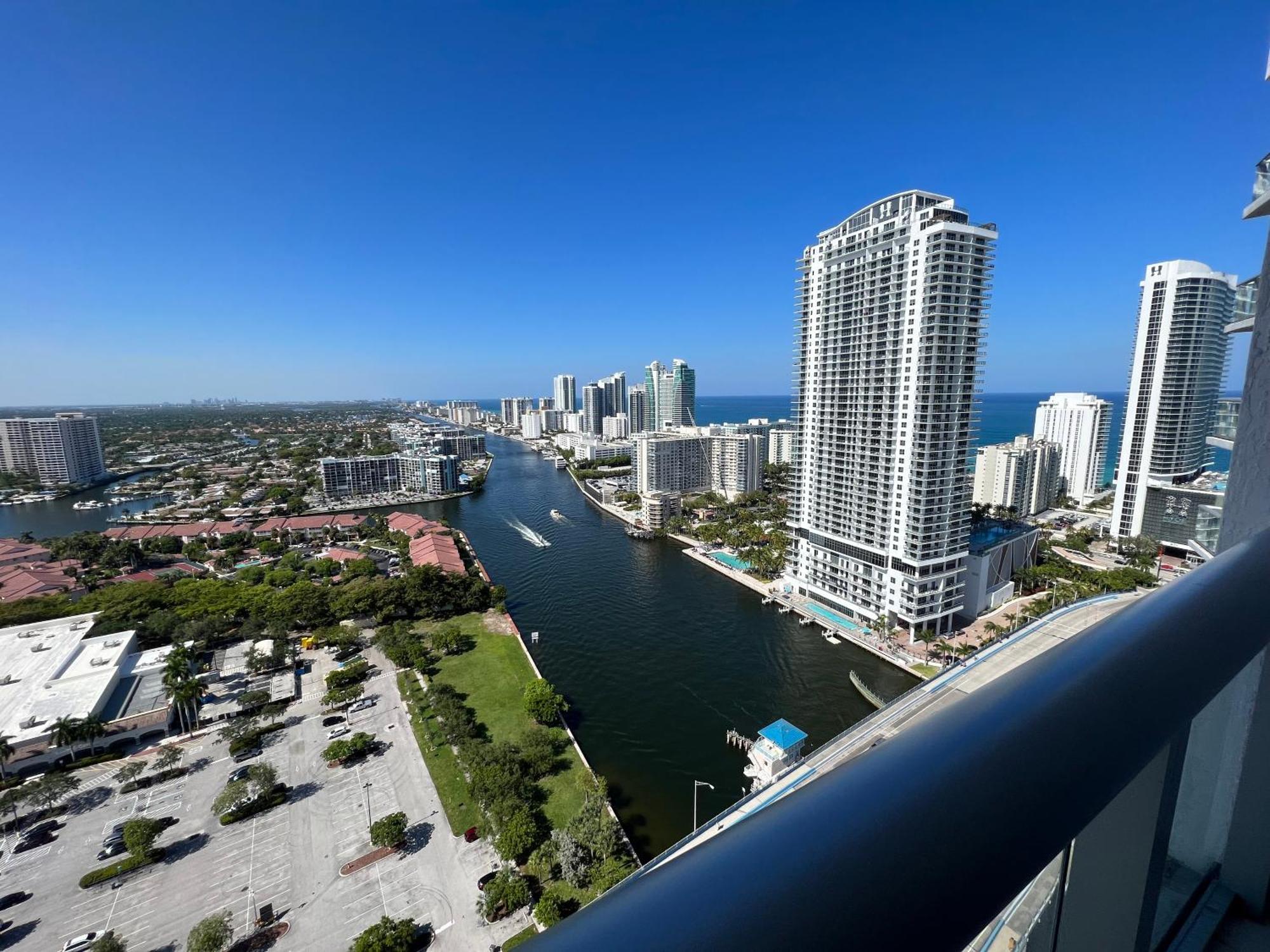 Mvr Apartments At Beachwalk Resort Hallandale Beach Eksteriør billede