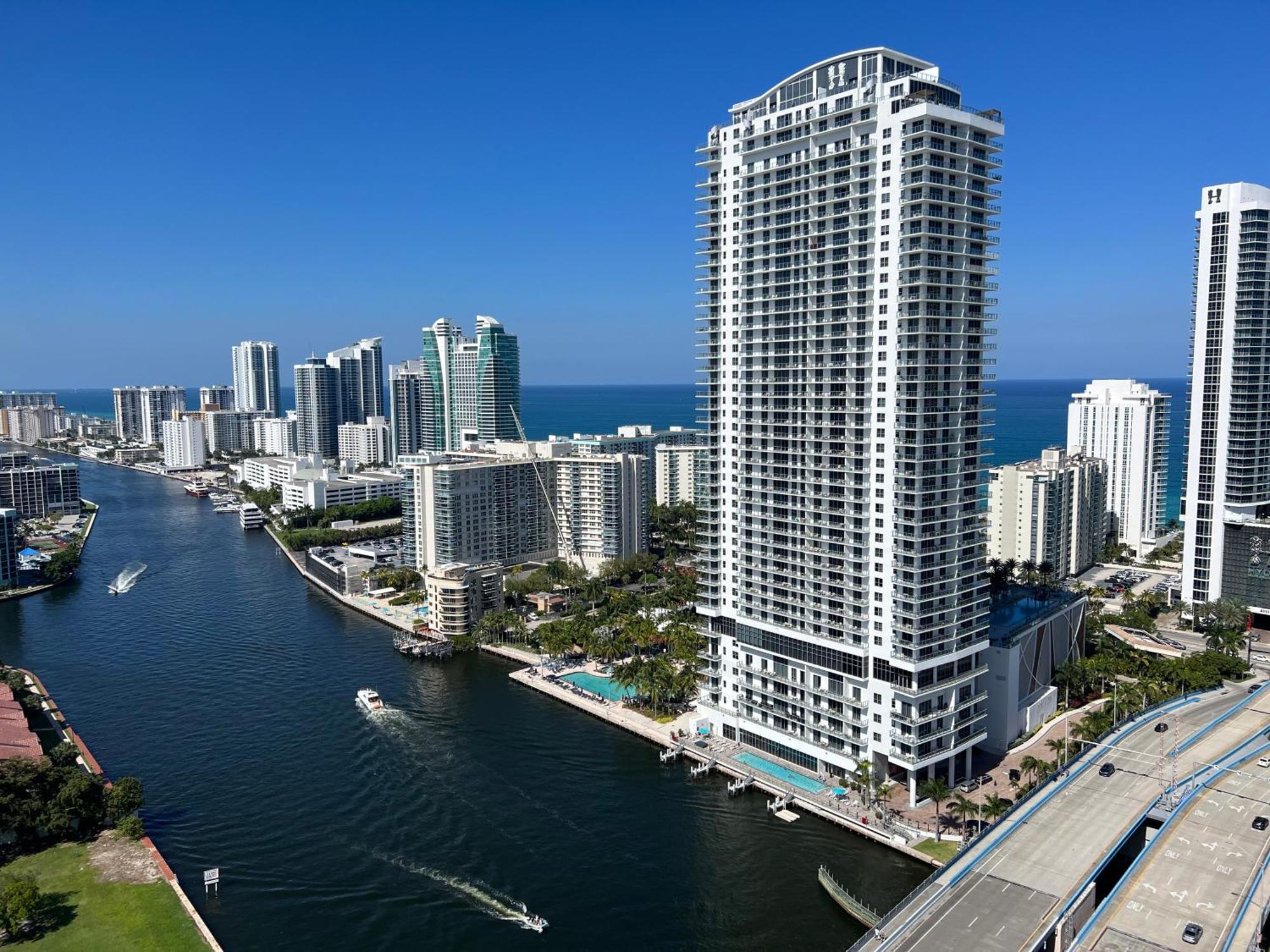 Mvr Apartments At Beachwalk Resort Hallandale Beach Eksteriør billede