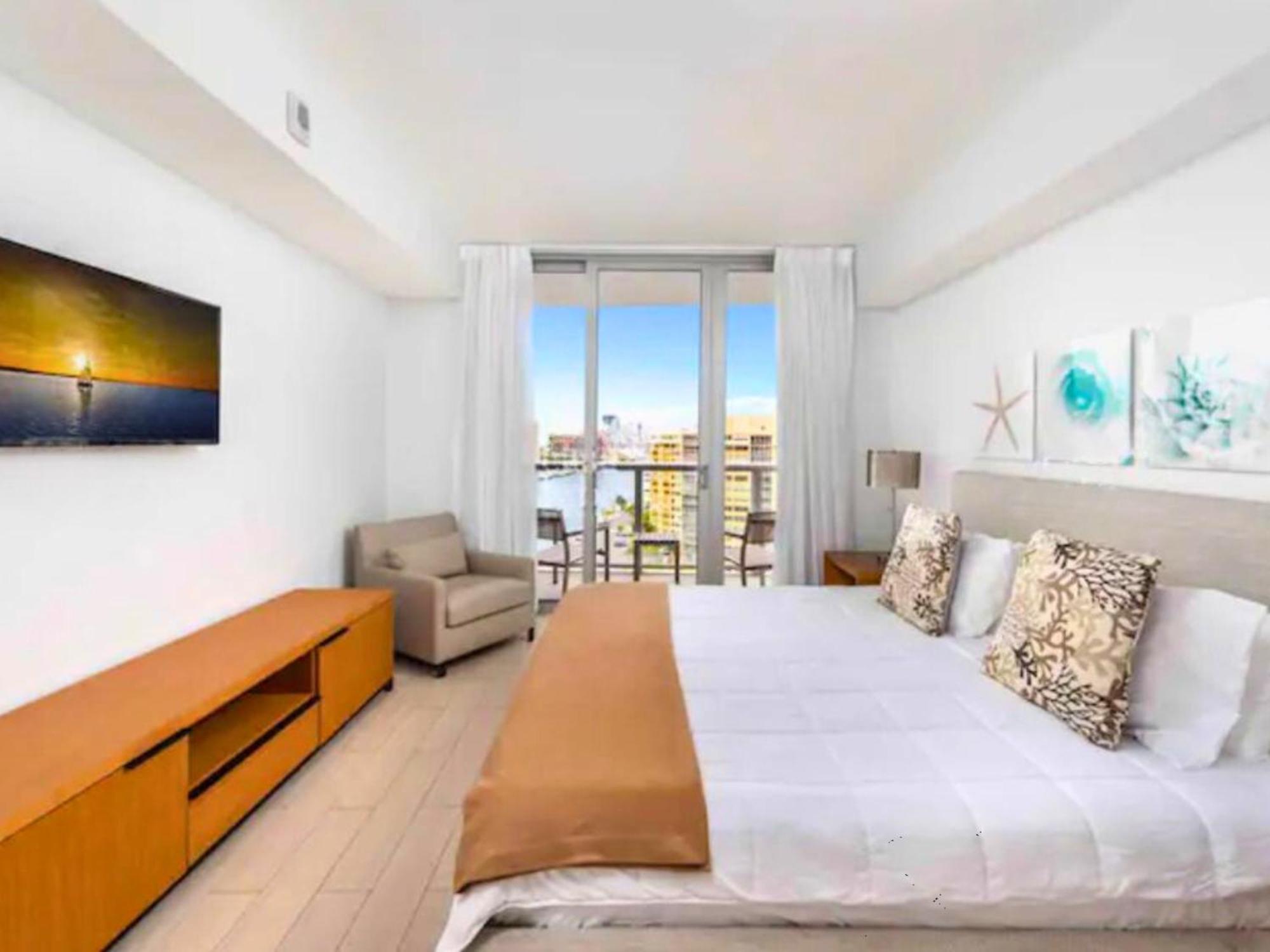 Mvr Apartments At Beachwalk Resort Hallandale Beach Eksteriør billede