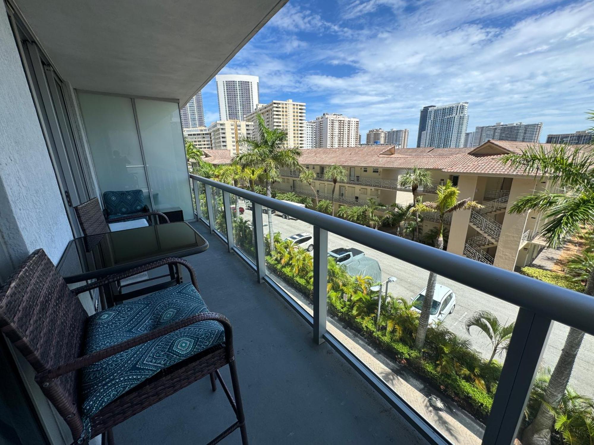 Mvr Apartments At Beachwalk Resort Hallandale Beach Eksteriør billede