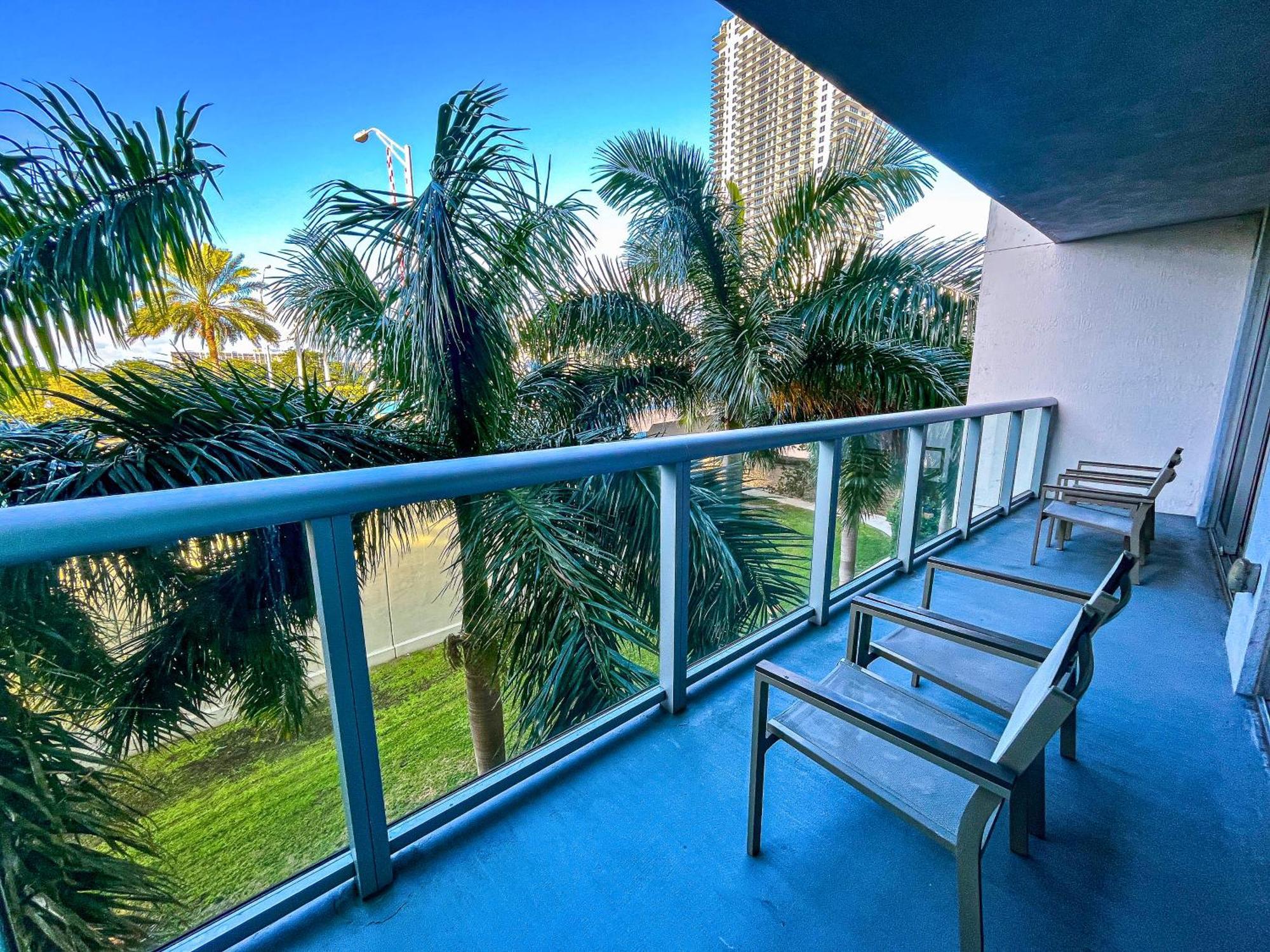 Mvr Apartments At Beachwalk Resort Hallandale Beach Eksteriør billede