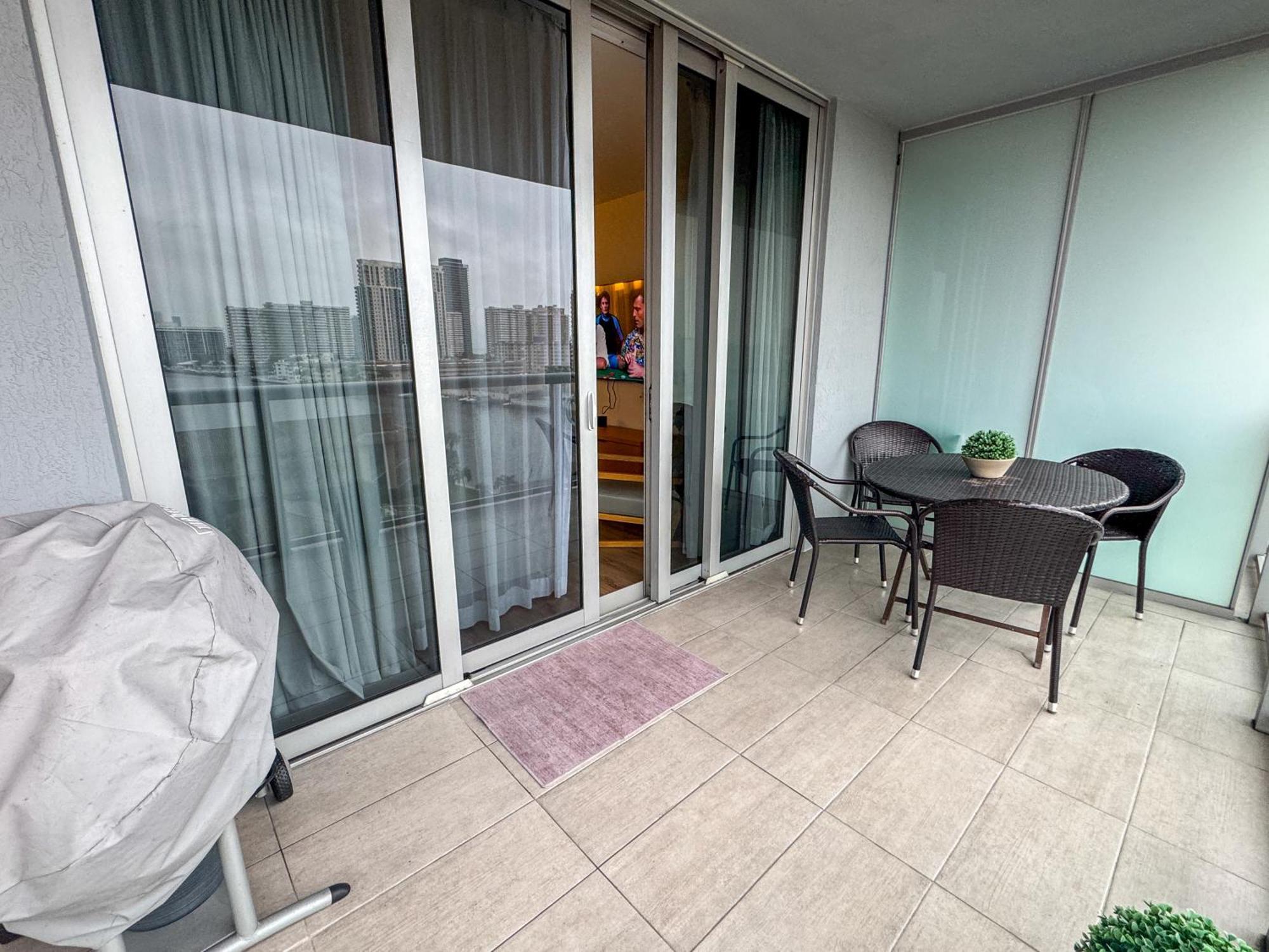 Mvr Apartments At Beachwalk Resort Hallandale Beach Eksteriør billede